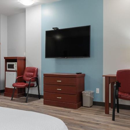 Premier Inn & Suites - Downtown Хамилтън Екстериор снимка