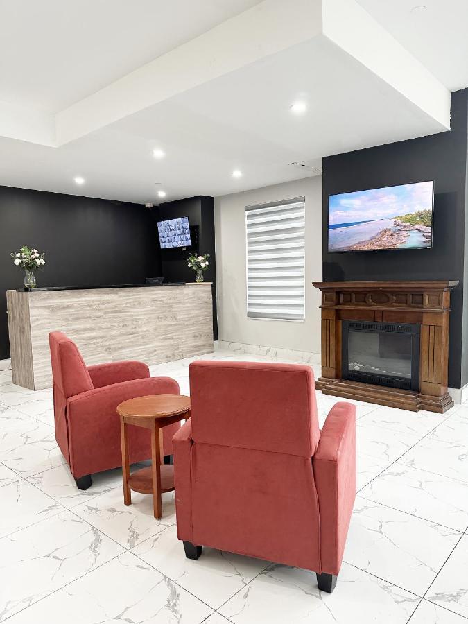 Premier Inn & Suites - Downtown Хамилтън Екстериор снимка